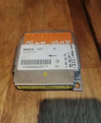 Audi A4 S4 B5 8D Airbag control unit/module 0285001176