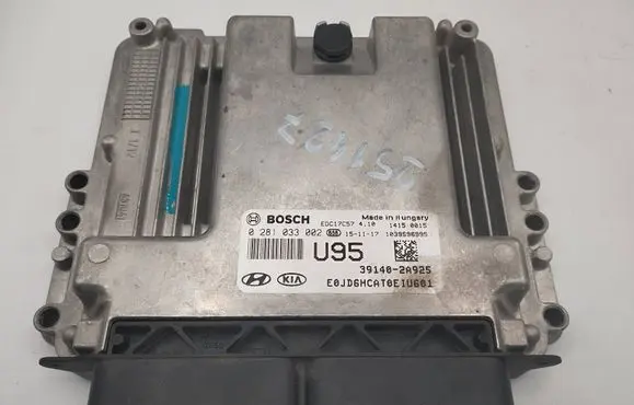 KIA Ceed Engine control unit/module 391402A925 EDC17C57 0281033002