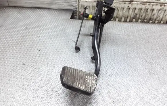 Volvo XC70 Brake pedal 