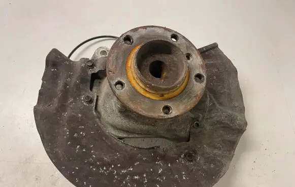 BMW 5 E60 E61 Front wheel hub 6760953