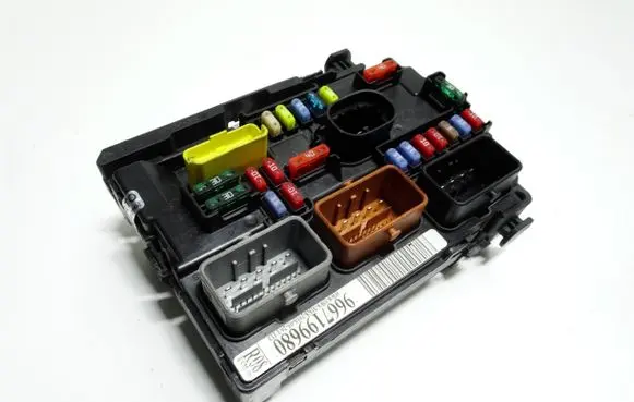 Citroen C1 Fuse module 9667199680