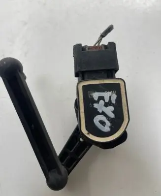Headlight/headlamp level sensor