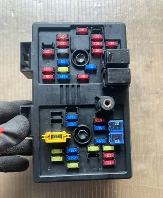 Chevrolet Captiva Fuse module 96821082 0504