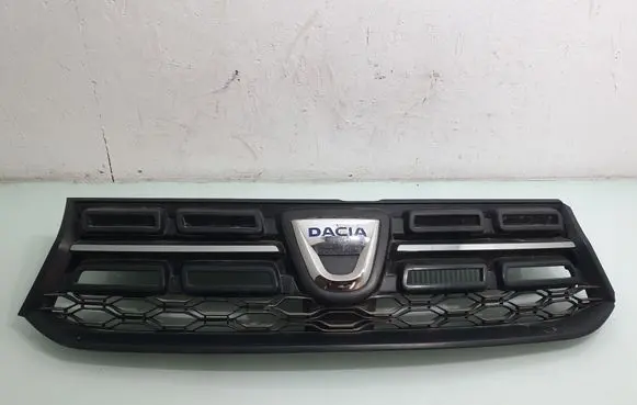 Dacia Sandero II Front bumper upper radiator grill 623107554R