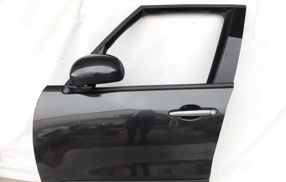 Fiat 500L Front door