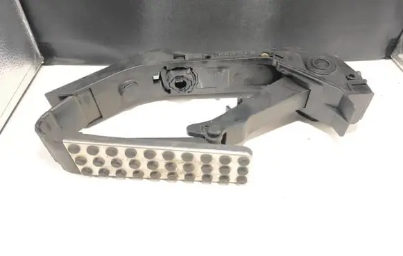 Mercedes-Benz SLK R171 Accelerator throttle pedal A1703000404