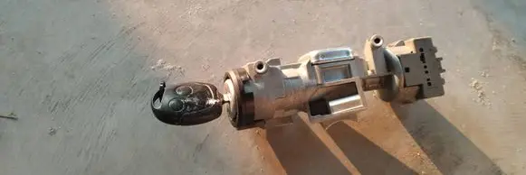 Ford C-MAX I Ignition lock 3M51-3F880-AD