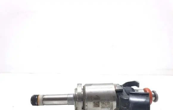 Mazda CX-3 Fuel injector PE0113250C