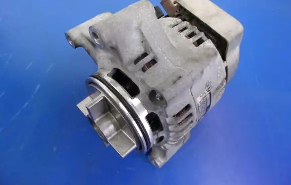 BMW 5 E60 E61 Generator/alternator EXG29U