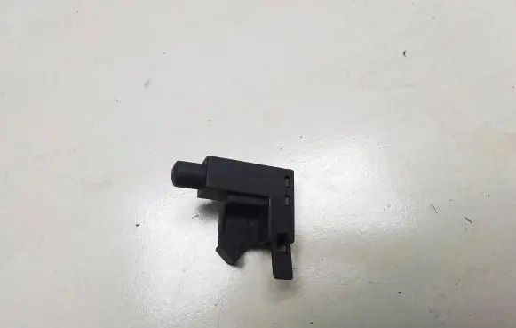 Volkswagen PASSAT B5.5 Hand parking brake sensor 1J0947561