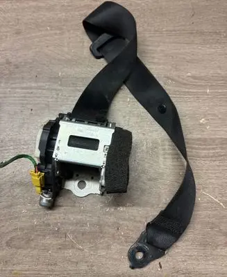 Mercedes-Benz C W204 Rear seatbelt 33060587D 071723020 BAMPT10597