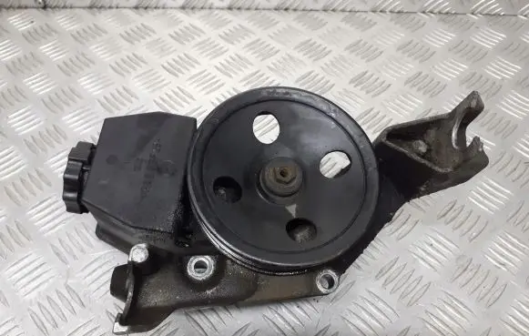 Mercedes-Benz C W203 Power steering pump LF30541005810
