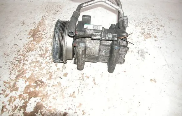Renault Clio III Air conditioning (A/C) compressor (pump)