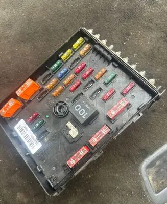 Volkswagen PASSAT B6 Fuse module 3C0937125 63692777