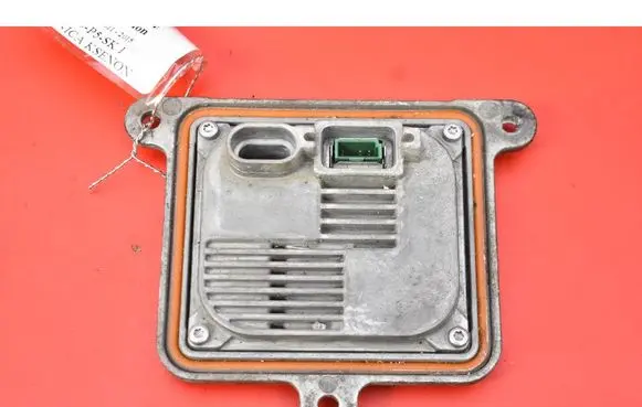 Ford Focus Voltage converter/converter module 35XT6-S-D3