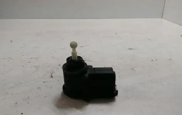 Ford Focus Headlight level adjustment motor XS4X13K198AB