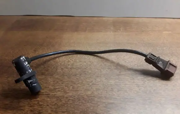 Peugeot 605 Camshaft position sensor 10234005