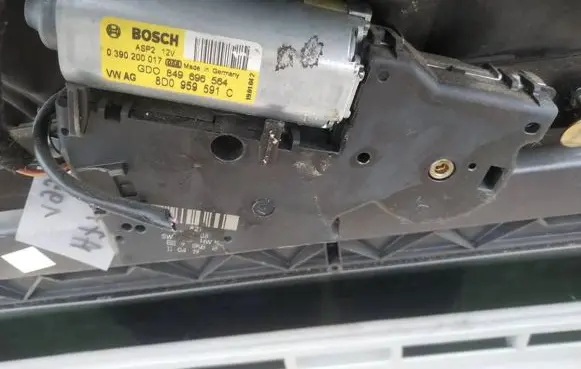 Volkswagen Touareg I Sunroof motor/actuator 8D0959591C 0390200017