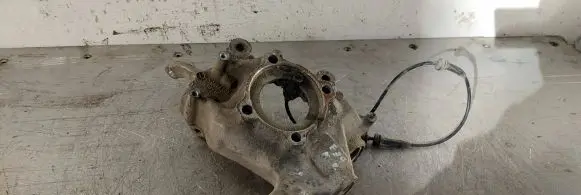 BMW 5 E39 Front wheel hub spindle knuckle