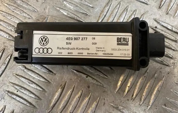 Audi A8 S8 D3 4E Tire pressure sensor 4E0907277 10025494 053320401001