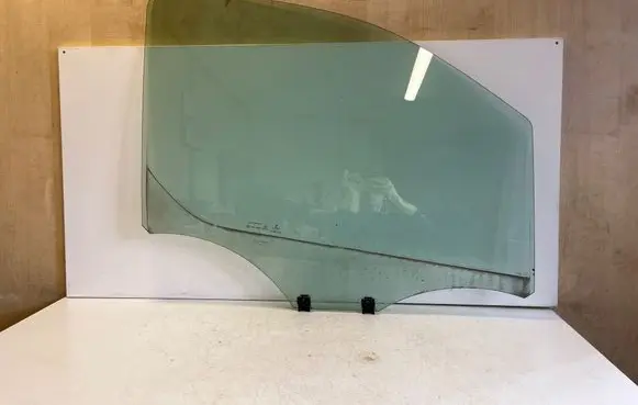 Opel Vivaro Front door window glass four-door 43R00049
