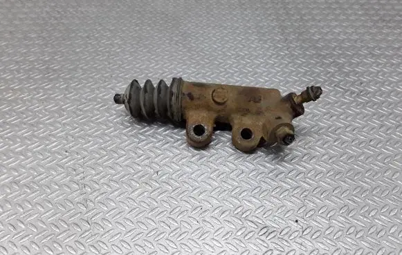 Clutch slave cylinder
