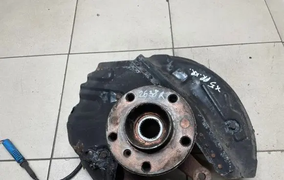 BMW X5 E53 Front wheel hub spindle knuckle