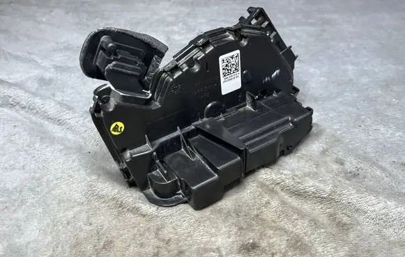 Volkswagen Tiguan Rear glass lock/latch T1585 5NA839016A