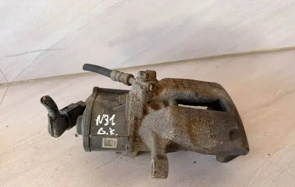 Volkswagen PASSAT B7 Rear brake caliper 31335964