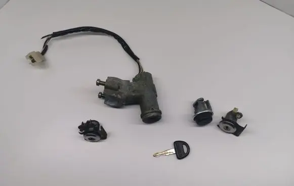 Suzuki Samurai Lock set 316966