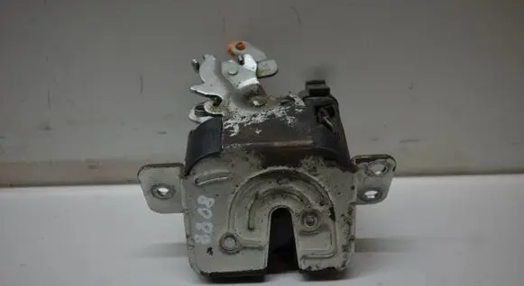 Loading door lock