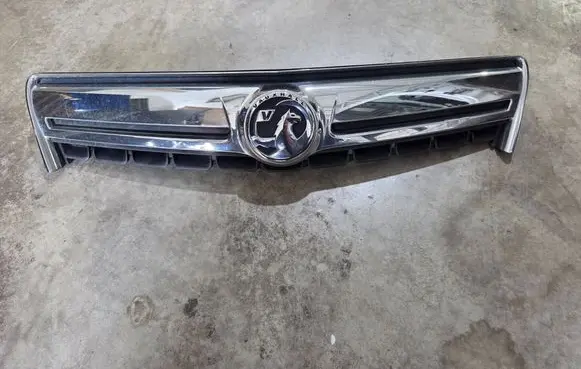 Opel Antara Front bumper upper radiator grill 25983424