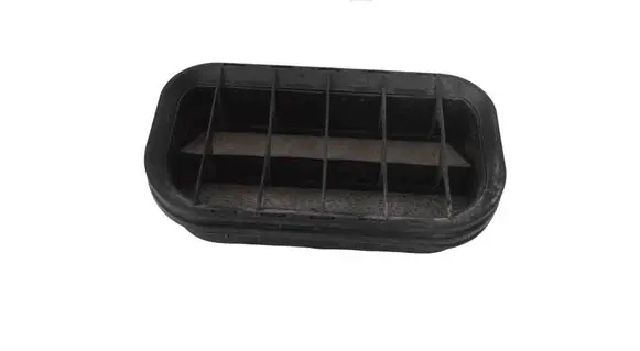Quarter panel pressure vent