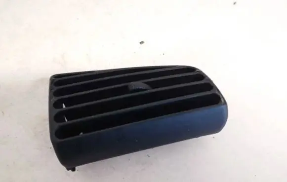 Volkswagen PASSAT B4 Dash center air vent grill 3a1819764