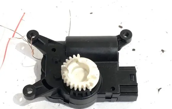Volkswagen Golf VII Air flap motor/actuator 5Q0907511K
