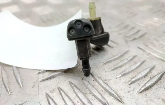 KIA Sorento Windshield washer spray nozzle 