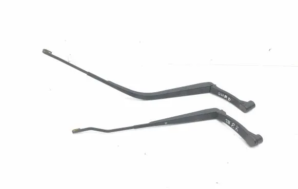 Peugeot 4007 Front wiper blade arm