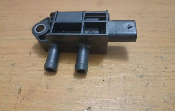 Volkswagen Transporter - Caravelle T6 Exhaust gas pressure sensor 04L906051F