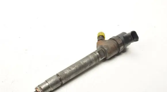 Volvo S80 Fuel injector 30777526