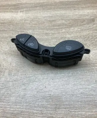 Ford Focus Windscreen/window heater switch 98AG19A945BG