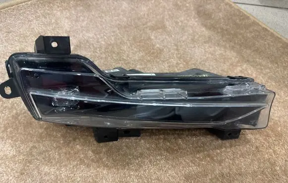 Tesla Model 3 Front fog light 162479800A DC521224A0500
