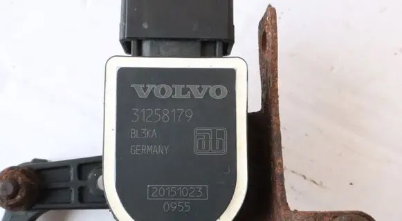 Volvo V70 Headlight/headlamp level sensor 31258179 31340330