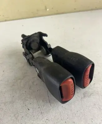 Jeep Grand Cherokee (WJ) Middle seatbelt buckle (rear) 
