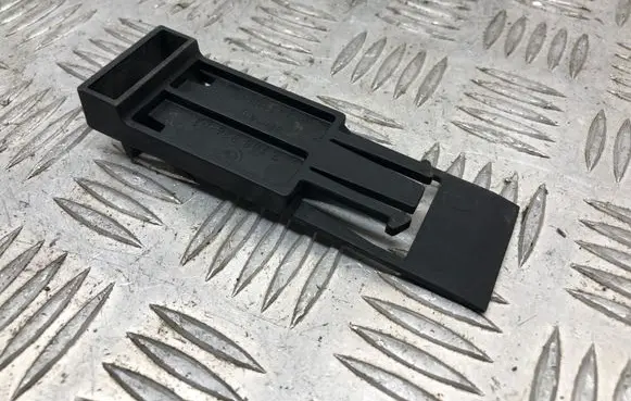 BMW 5 E60 E61 Radiator mount bracket 7788324