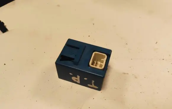 Toyota Prius (XW20) Window wiper relay 8594047010 0521003082
