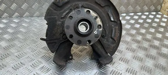 Front wheel hub spindle knuckle