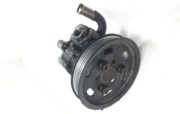 Volkswagen PASSAT B5.5 Power steering pump 8D01451770ES