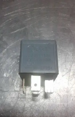 Volkswagen PASSAT B6 Other relay 8D0951253A V23134B52X301