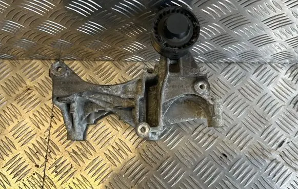 Renault Trafic III (X82) Generator/alternator bracket 117105124R 1380710180