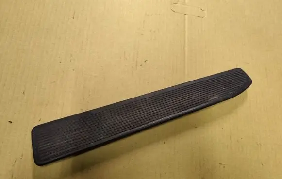 Chrysler PT Cruiser Front sill trim cover 0W48TRMAA